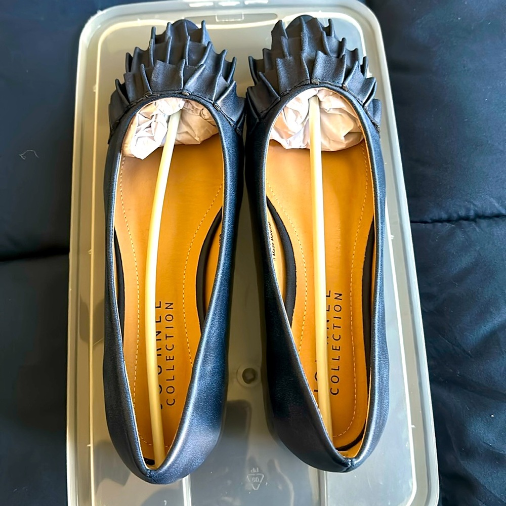 Journee Collection blue flats